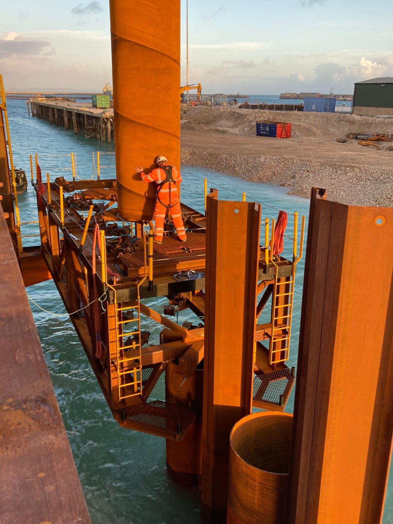 Pile gate guiding piles during installation