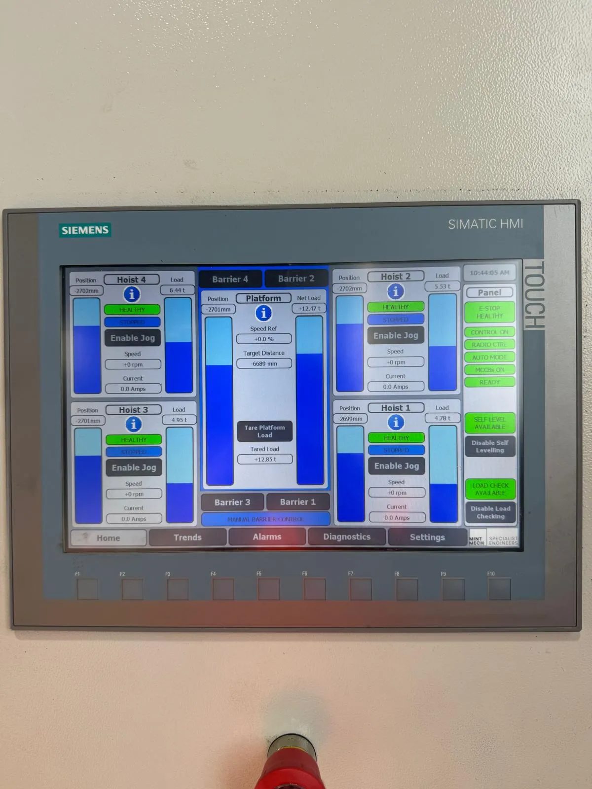 Touchscreen showing hoist positions and loads for a levelling system
